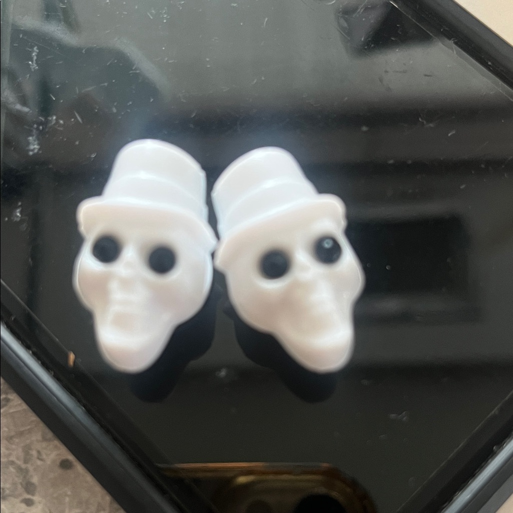 White Skull Gauges 00 Gauge